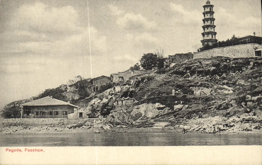 Pagoda, Foochow — vista da pagoda sobre colina rochosa — editor desconhecido, n° de série 1495 - Frente