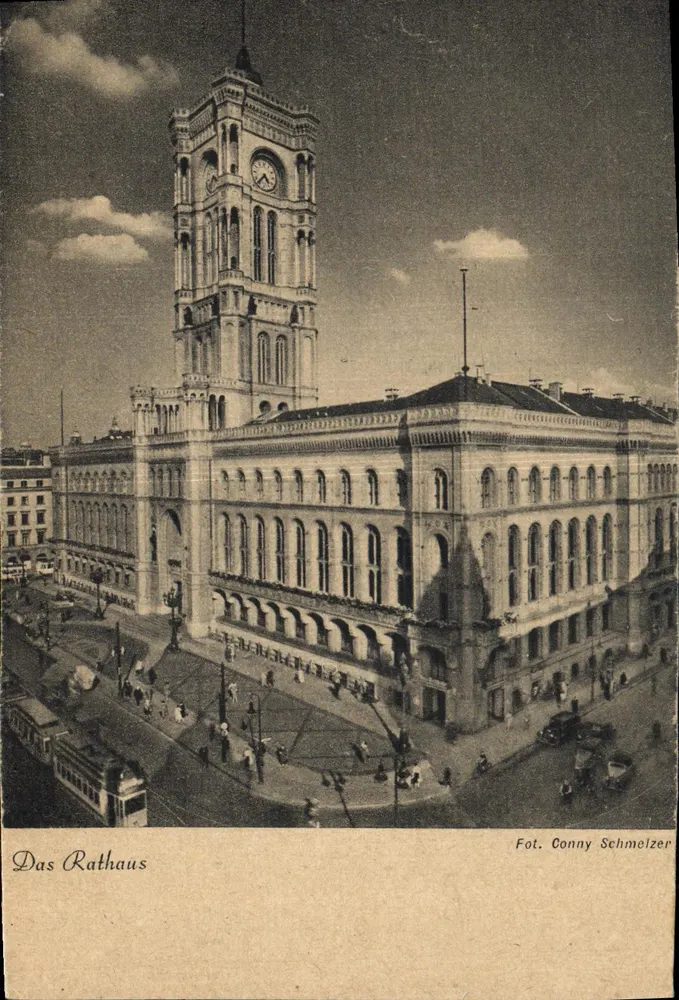 Das Rathaus — vue aérienne du bâtiment avec son clocher à horloge — éditeur Fot. Conny Schmelzer - Vorderseite