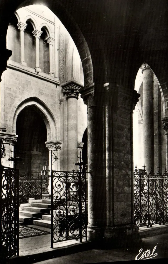 Igreja de São Germain de Dourdan — Vista do Cúrio (século XIII) — Editor Estel, n° 22270 - Frente