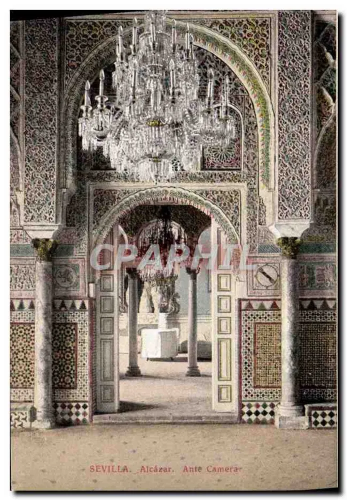 Sevilha. Alcáçar. Ante Cámara — vista interior decorada com um lustre e mosaicos - Frente