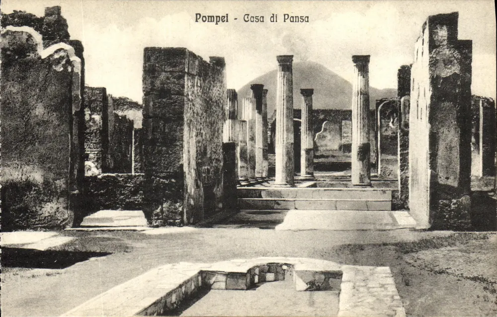 Pompéi - Casa di Pansa — ruínas com colunas e montanha no fundo — Edit. Domenico Trampetti, n° 15119 - Frente