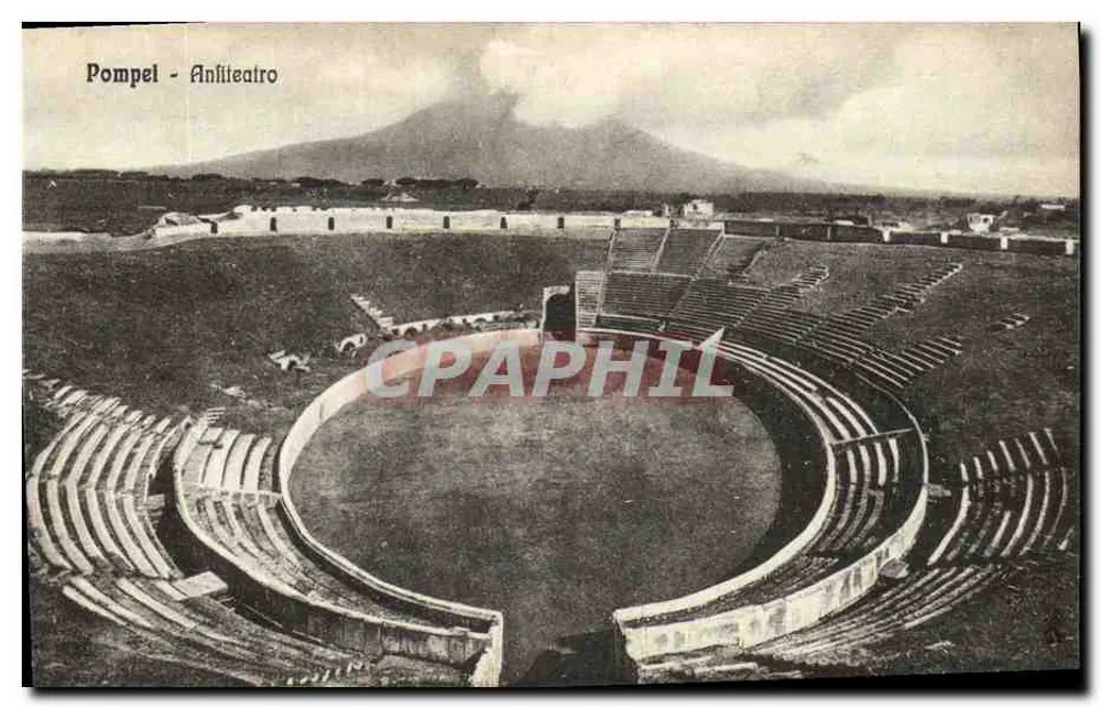 Pompéia - Anfiteatro — vista do teatro antigo com o monte Vesúvio no fundo - Frente