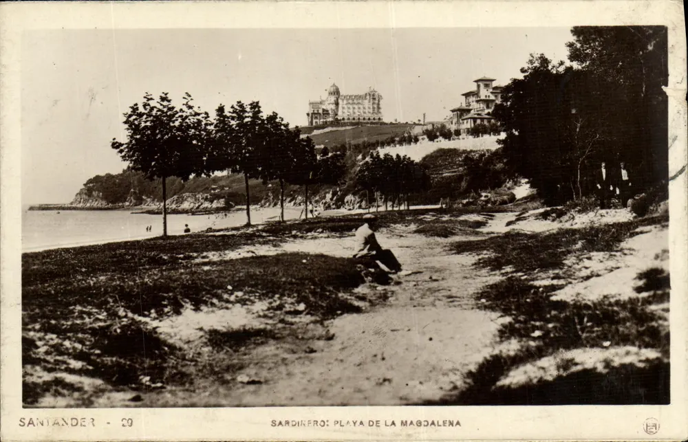 Santander - Playa de la Magdalena — vue du casino et des bâtiments sur la colline, éditeur SARDINERO, n°29 - Frente