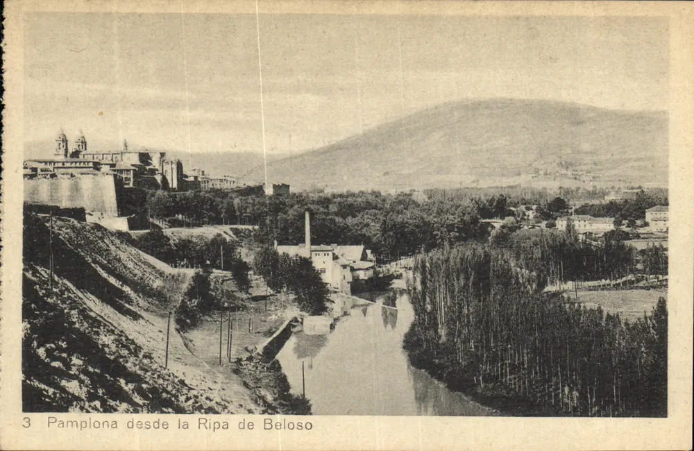 Pamplona vista desde la Riba de Beloso — vista panorámica con el río y las colinas — Edición Pamplona — Serie A — N°3 - Anverso