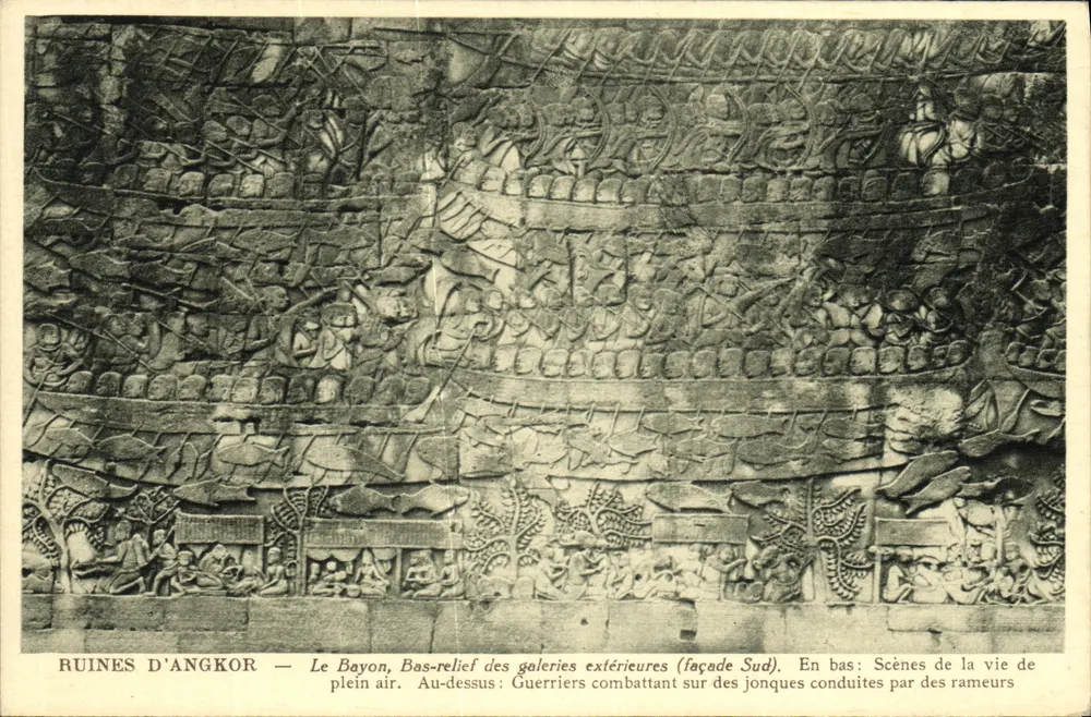 Ruinen von Angkor — Le Bayon, Relief der äußeren Galerien (Südseite). Unten: Szenen aus dem Leben von Kriegern, die auf Jungen kämpfen, die von Rudern angetrieben werden - Vorderseite