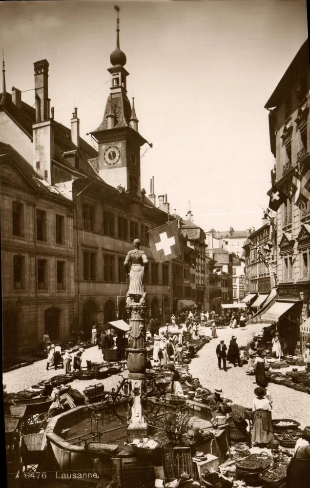 Place de la Palud — lebhaftes Marktgeschehen — Phototypic Co., Neuchâtel, n° 6476 - Vorderseite