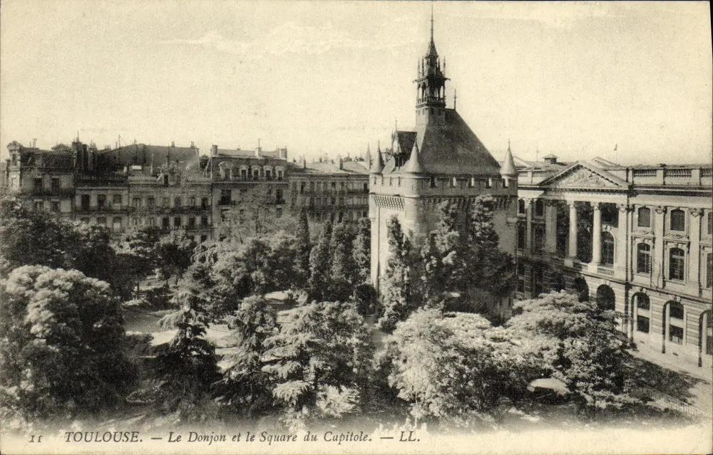 Toulouse — O Donjon e o Square do Capitole — LL. - Frente