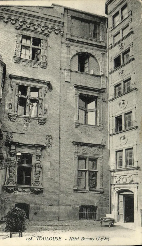 Toulouse - Hotel Bernuy (Lycée) - Frente