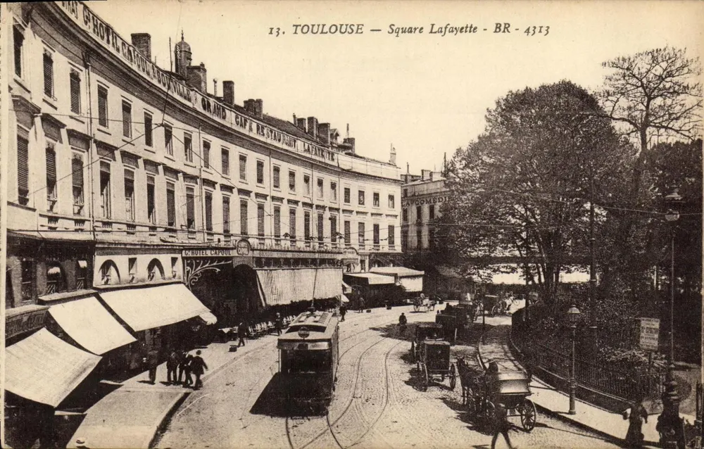 Toulouse — Praça Lafayette — Hotel Capoul & Grand Café Restaurant Lafayette - Frente