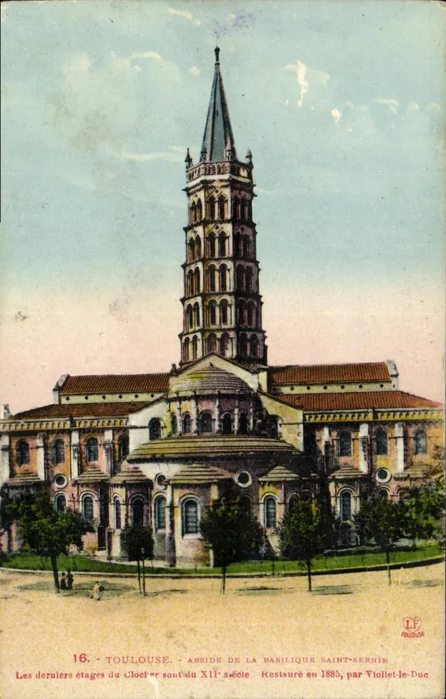 Toulouse - Abside da Basílica de São Sernin — Os últimos andares da torre são do século XII. Restaurada em 1885, por Viollet-le-Duc. Editor LF, n°16. - Frente