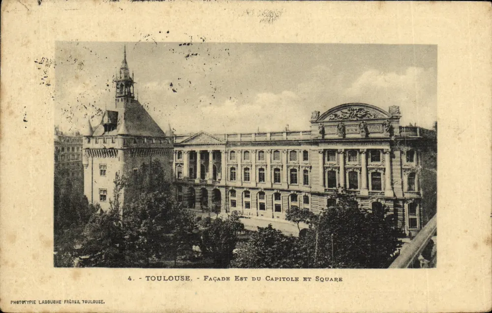 Toulouse - Fachada Leste do Capitólio e Praça — Fototipia Labouche Frères, Toulouse, n°4 - Frente