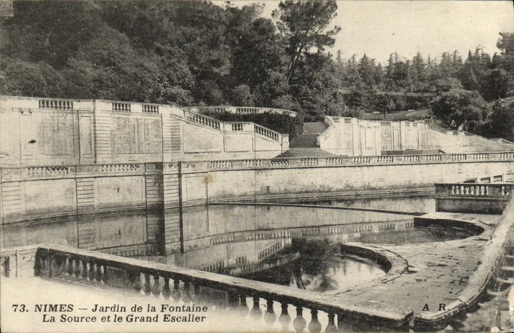 Nîmes — Garten der Quelle, Die Quelle und die Große Treppe — AR, n°73 - Vorderseite