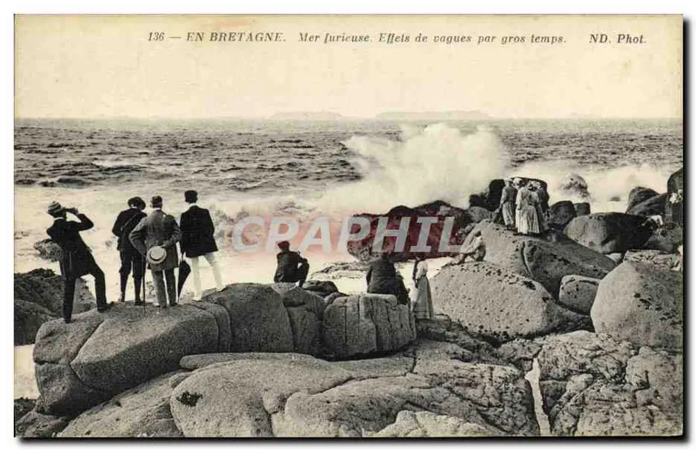 In der Bretagne — Wütende See. Effekte von Wellen bei stürmischem Wetter — ND. Fot. - Vorderseite