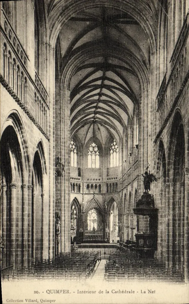 Quimper - Interior da Catedral - A Nave - Frente