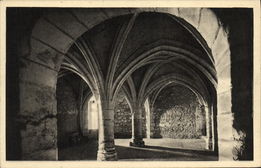 Château de Châteaudun — Gewölbte Halle im Untergeschoss — Service Commercial des Monuments Historiques, Paris - Vorderseite