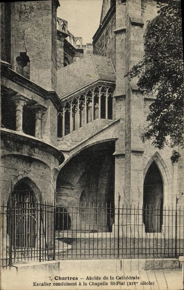 Chartres — Apse der Kathedrale — Treppenaufgang zur Kapelle St-Piat (14. Jahrhundert) - Vorderseite