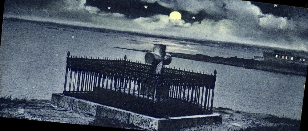 Kreuz am Friedhof am Ufer eines Sees — Sternenhimmel — Verlag unbekannt - Vorderseite