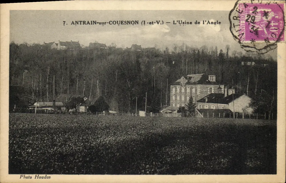 Antrain-sur-Couesnon (Ille-et-Vilaine) — A Fábrica da Esquina — Foto Houdus - Frente
