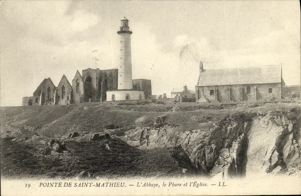 Ponta de Saint-Mathieu — A Abadia, o Farol e a Igreja — LL. - Frente
