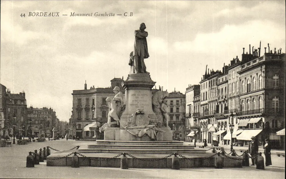 Bordeaux — Monument Gambetta — C.B. - Frente