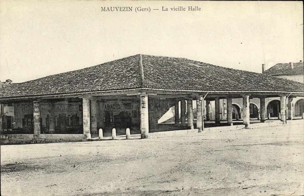 Mauvezin (Gers) — Das alte Hall. - Vorderseite