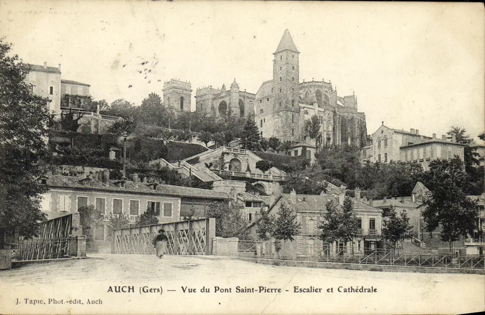 Auch (Gers) — Blick vom Pont Saint-Pierre — Treppen und Kathedrale — J. Tapie, Phot.-edit, Auch - Vorderseite