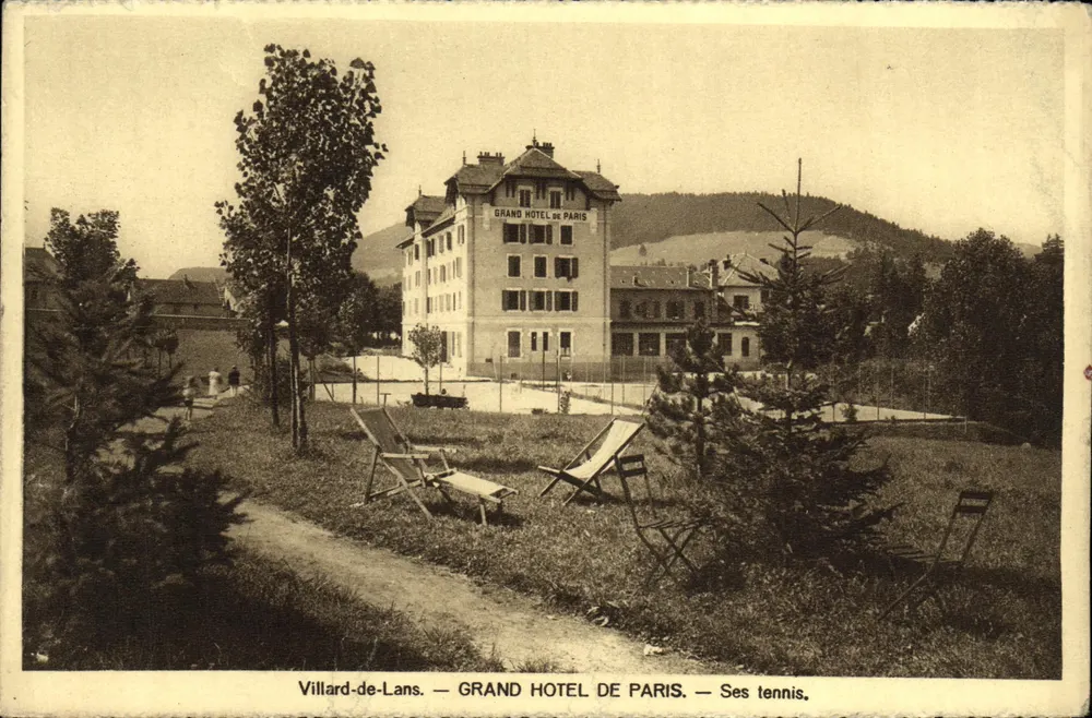 Villard-de-Lans — Grand Hotel de Paris — Seine Tennisplätze. - Vorderseite