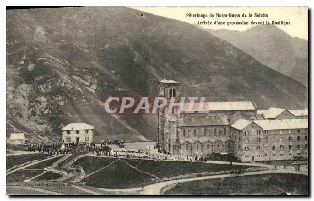 Pilgerreise zu Notre-Dame de la Salette — Ankunft einer Prozession vor der Basilika — Exklusives Eigentum — Ziege - Vorderseite