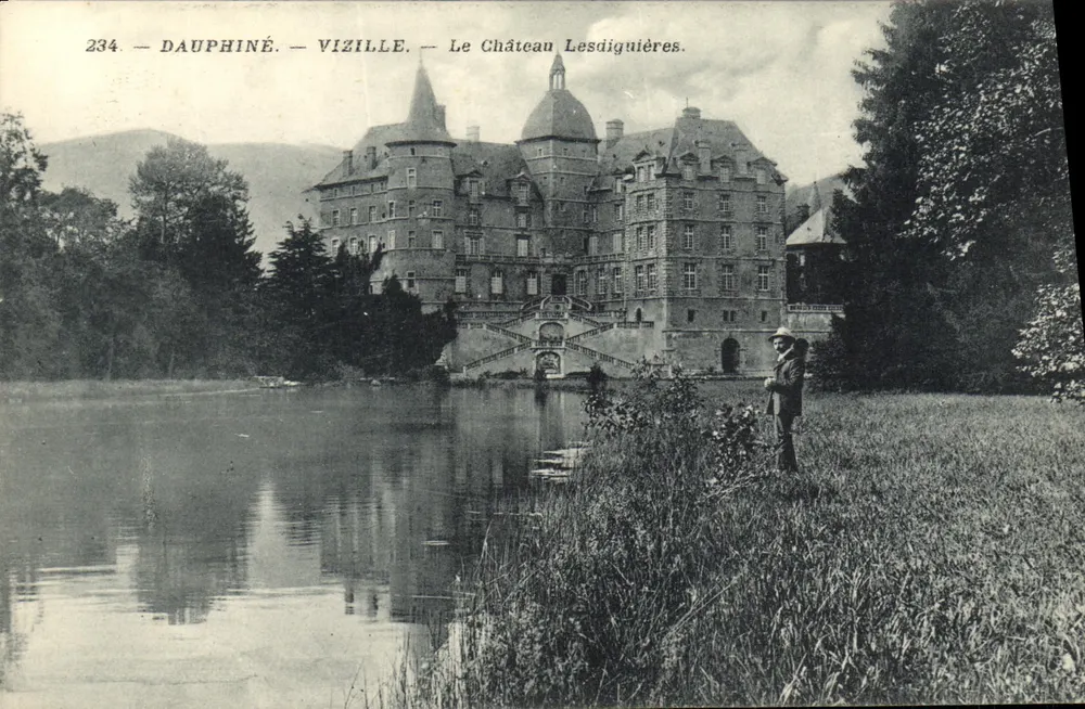 Vizille — Schloss Lesdiguères — P. Gaude, photo-édit., Grenoble. - Vorderseite