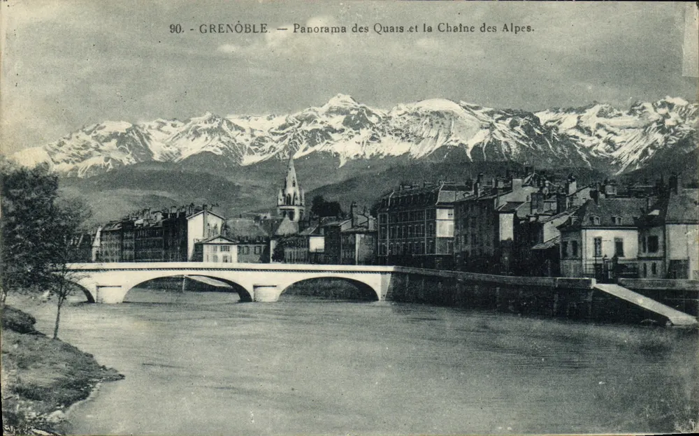Grenoble — Panorama der Quais und die Kette der Alpen — Edition M. Bourdater - Vorderseite