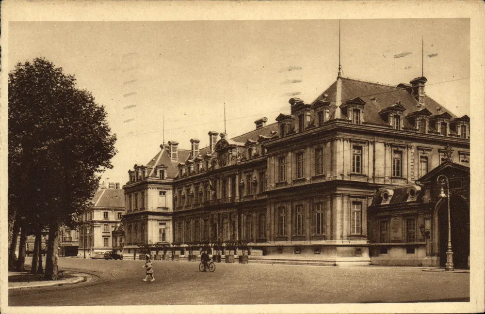 A Prefeitura - Praça de Verdun — Grenoble — Impressa na França - Frente