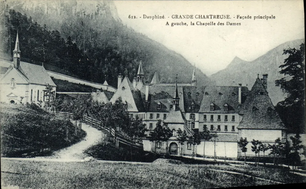 Dauphiné - Grande Chartreuse - Hauptfassade und Kapelle der Damen - Vorderseite