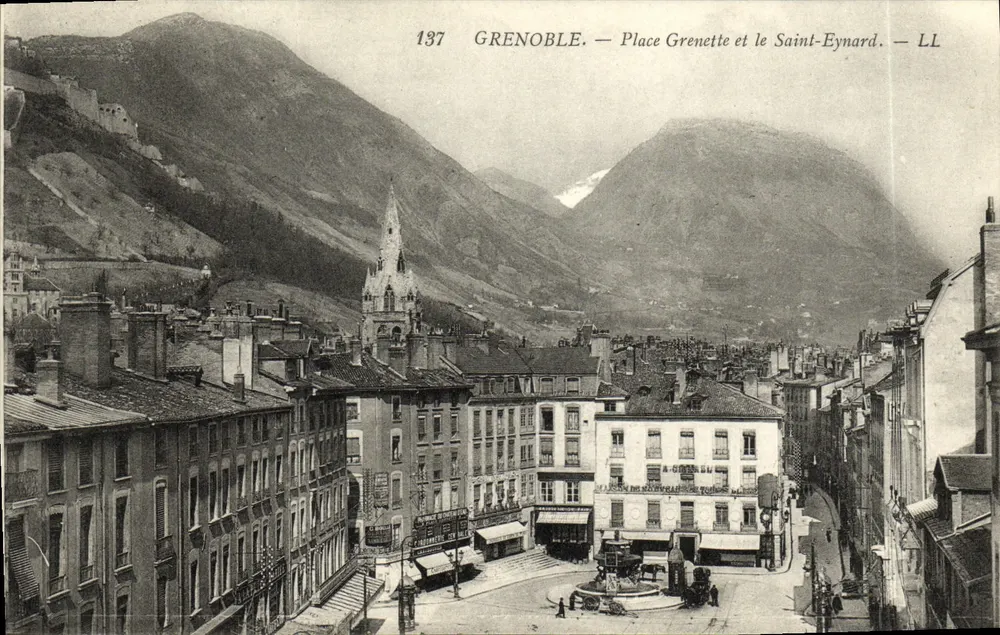 Grenoble — Place Grenette e o Monte Saint-Eynard — LL - Frente
