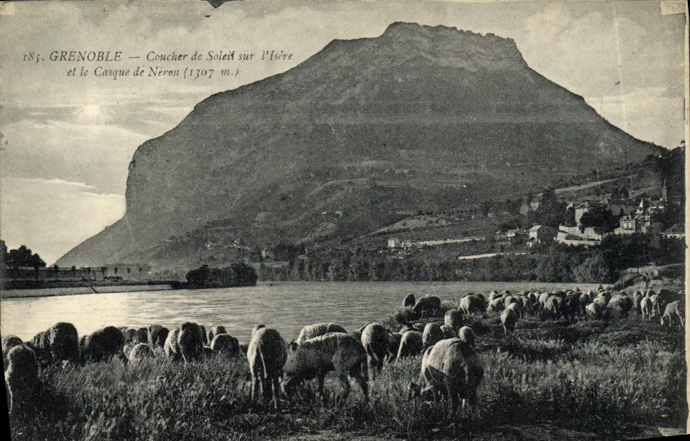 Grenoble — Sonnenuntergang über die Isère und den Casque de Néron (1307 m.) - Vorderseite