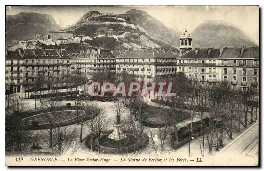 Grenoble — La Place Victor-Hugo — La Statue de Berlioz et les Forts — LL - Vorderseite