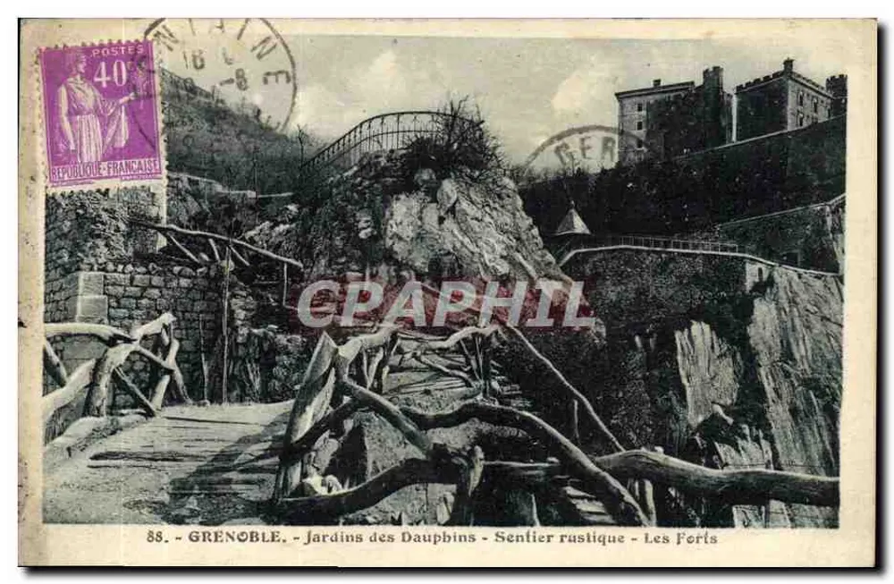 Grenoble - Jardins des Dauphins - Rustikaler Weg - Die Forts - Vorderseite
