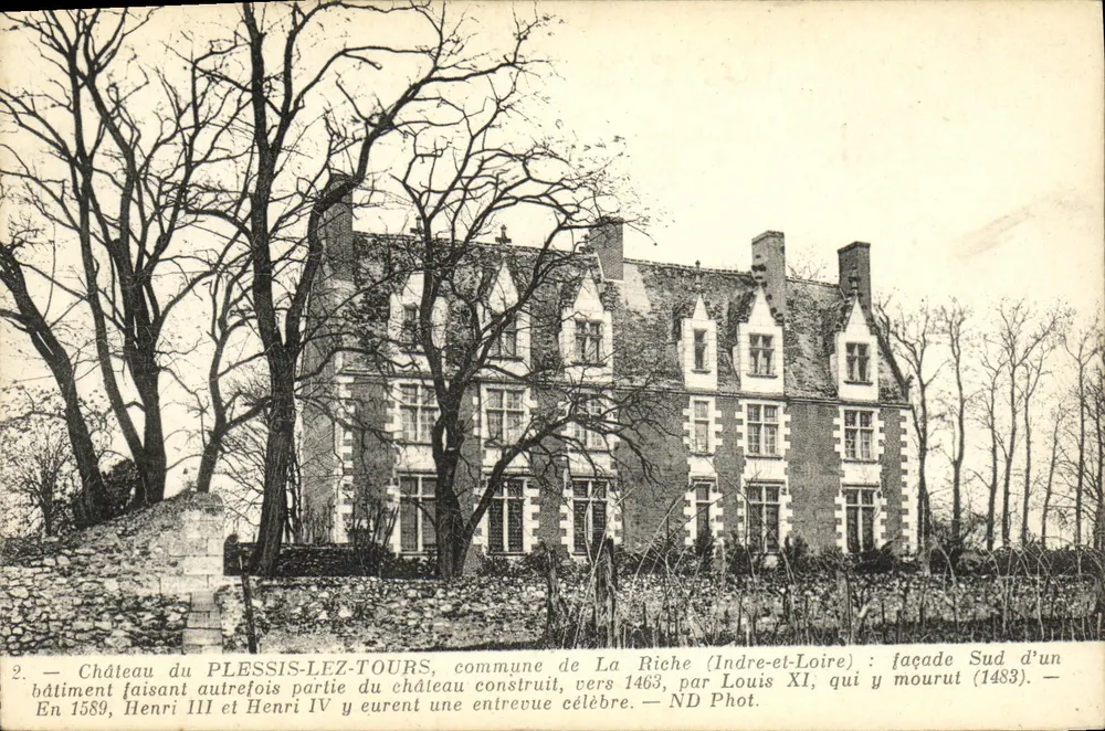 Schloss PLESSIS-LEZ-TOURS — Südseite eines Gebäudes, das einst Teil des Schlosses war, das um 1463 von Ludwig XI gebaut wurde — ND Fot. - Vorderseite