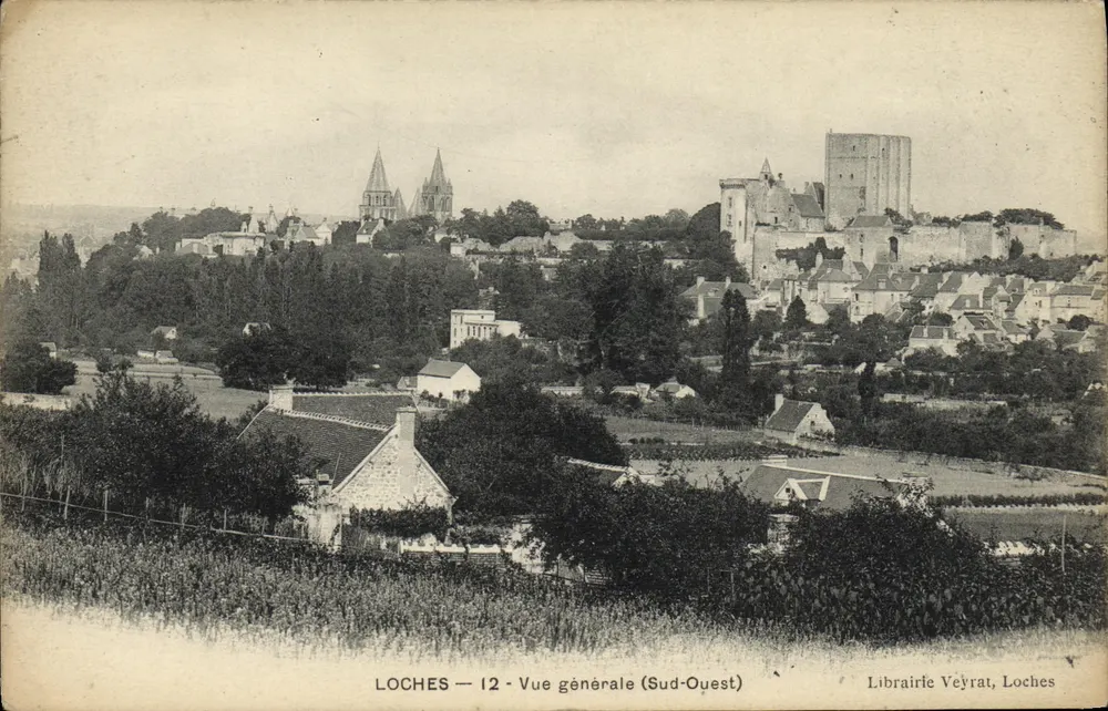 Loches — Vista geral (Sul-Oeste) — Livraria Veyrat, Loches - Frente
