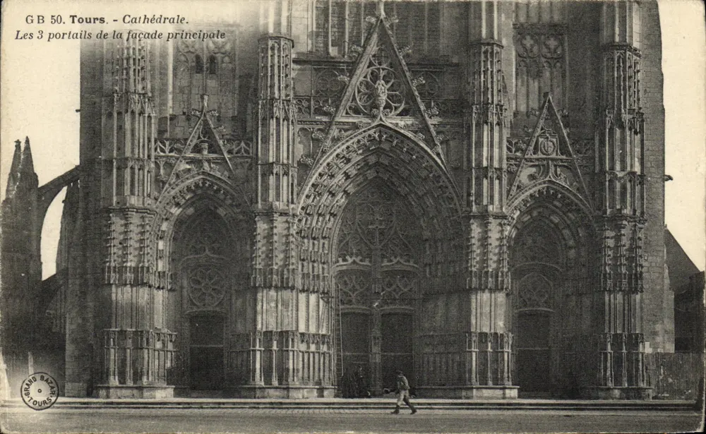 Tours - Kathedrale — Die 3 Portale der Hauptfassade — GB 50 — Verlag: Grand Bazar von Tours - Vorderseite