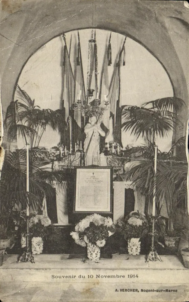 Erinnerung an den 10. November 1914 — Statue der Jungfrau mit Kind in einem Bogenrahmen, verziert mit Palmen und Kerzen — Verlag A. VERCHER, Nogent-sur-Marne - Vorderseite