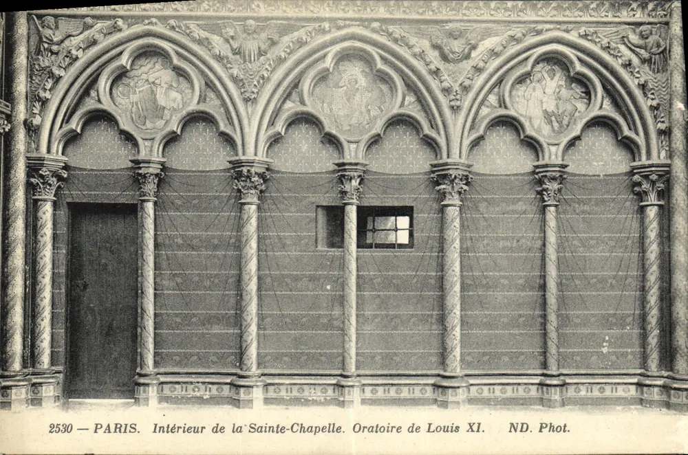 Innenraum der Heiligen Kapelle — Oratorium von Ludwig XI — Foto - Vorderseite