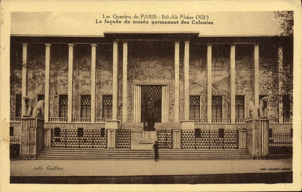 Die Viertel von PARIS - Bel-Air Picpus (XIIe) — Die Fassade des permanenten Museums der Kolonien — Phot. Commer-Macon - Vorderseite