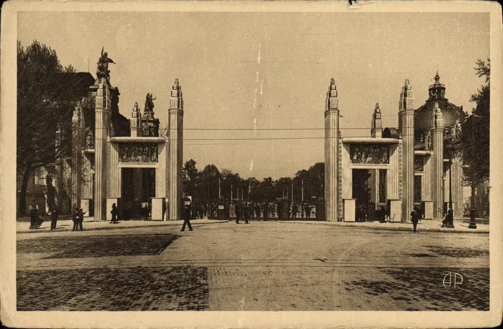 Paris - Ausstellung der dekorativen Künste — Ehrentor — Henry Favier und André Ventre, Architekten - Vorderseite