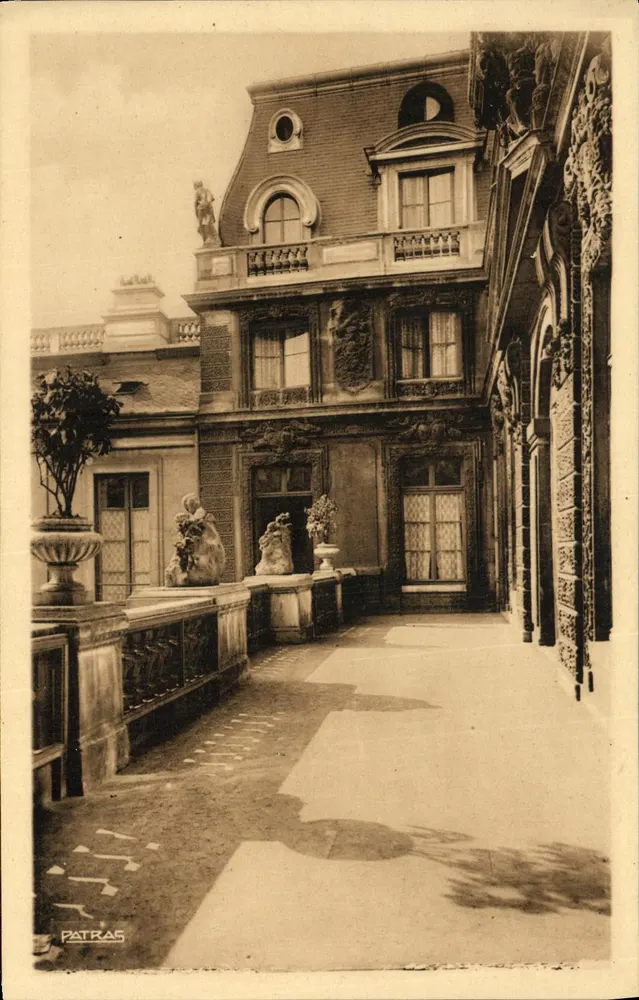 Schule Massillon — Ehemaliges Hotel Flenbet — Paris IVe - Vorderseite