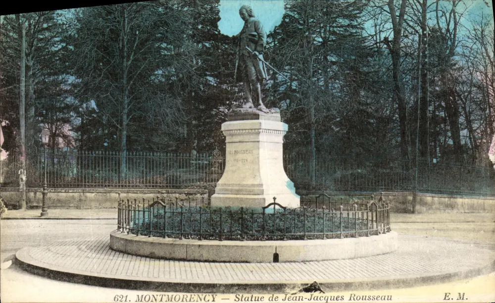 Montmorency — Estátua de Jean-Jacques Rousseau — E. M. - Frente