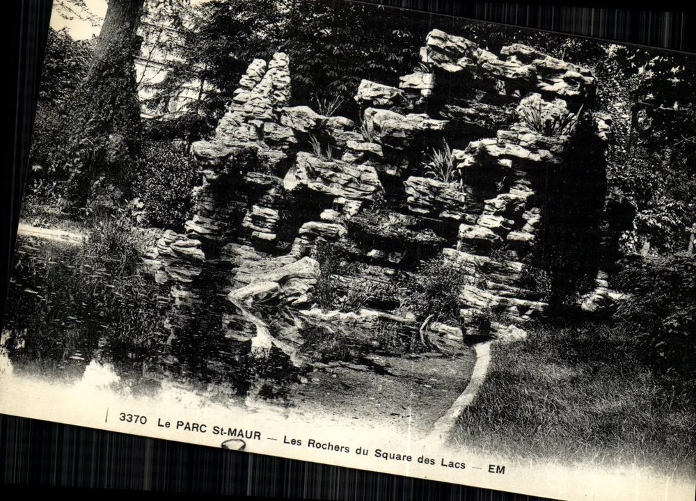 Der PARC ST-MAUR — Die Felsen des Square des Lacs — EM - Vorderseite