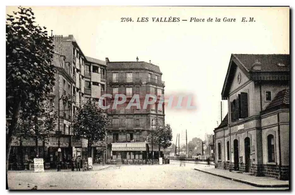 Les Vallées — Plein van de Station — E.M. n°2764 - Voorkant