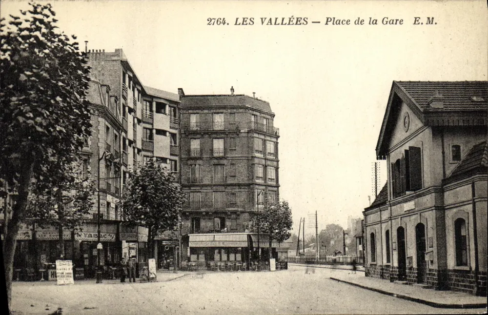 Les Vallées — Place de la Gare — E.M. n°2764 - Frente