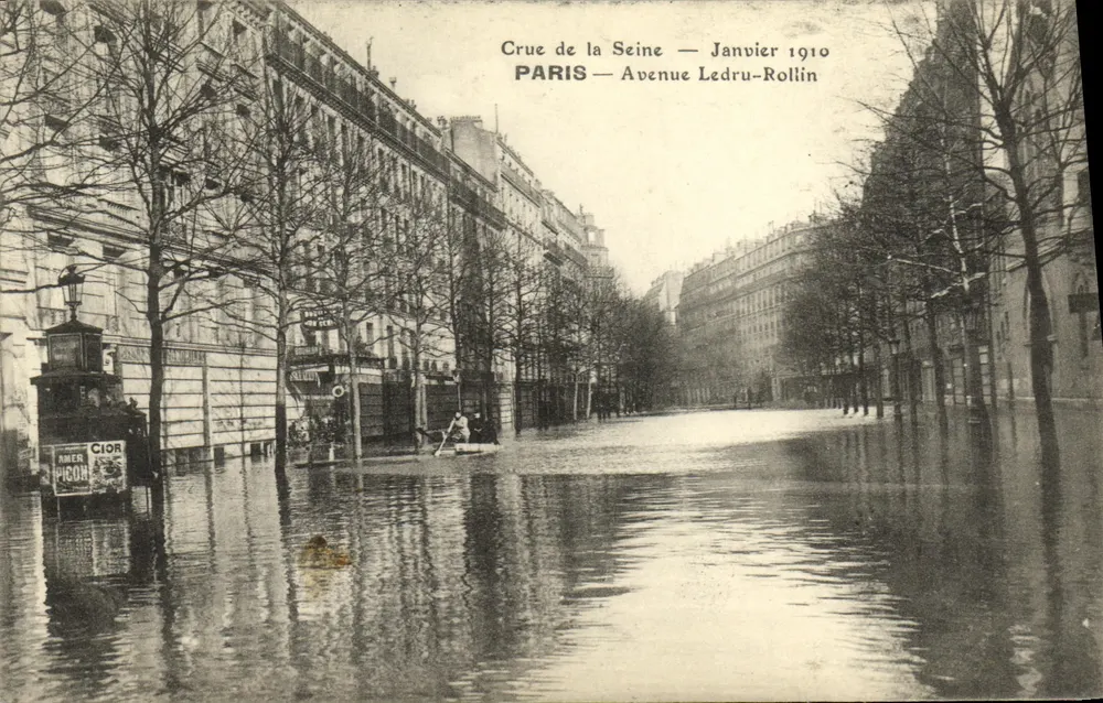 Überschwemmung der Seine — Januar 1910 — PARIS — Avenue Ledru-Rollin - Vorderseite