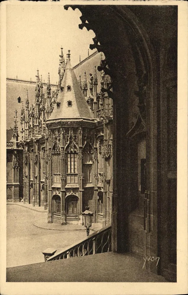 Rouen — Detail des Palastes der Justiz — Künstlerische Ausgabe YVON - Vorderseite